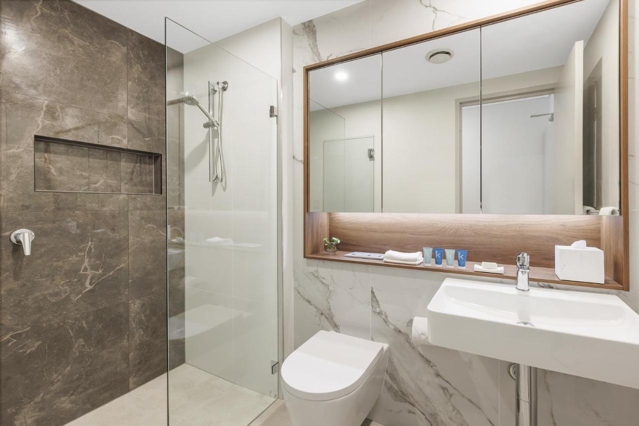 Meriton Suites Liverpool Esterno foto Bathroom