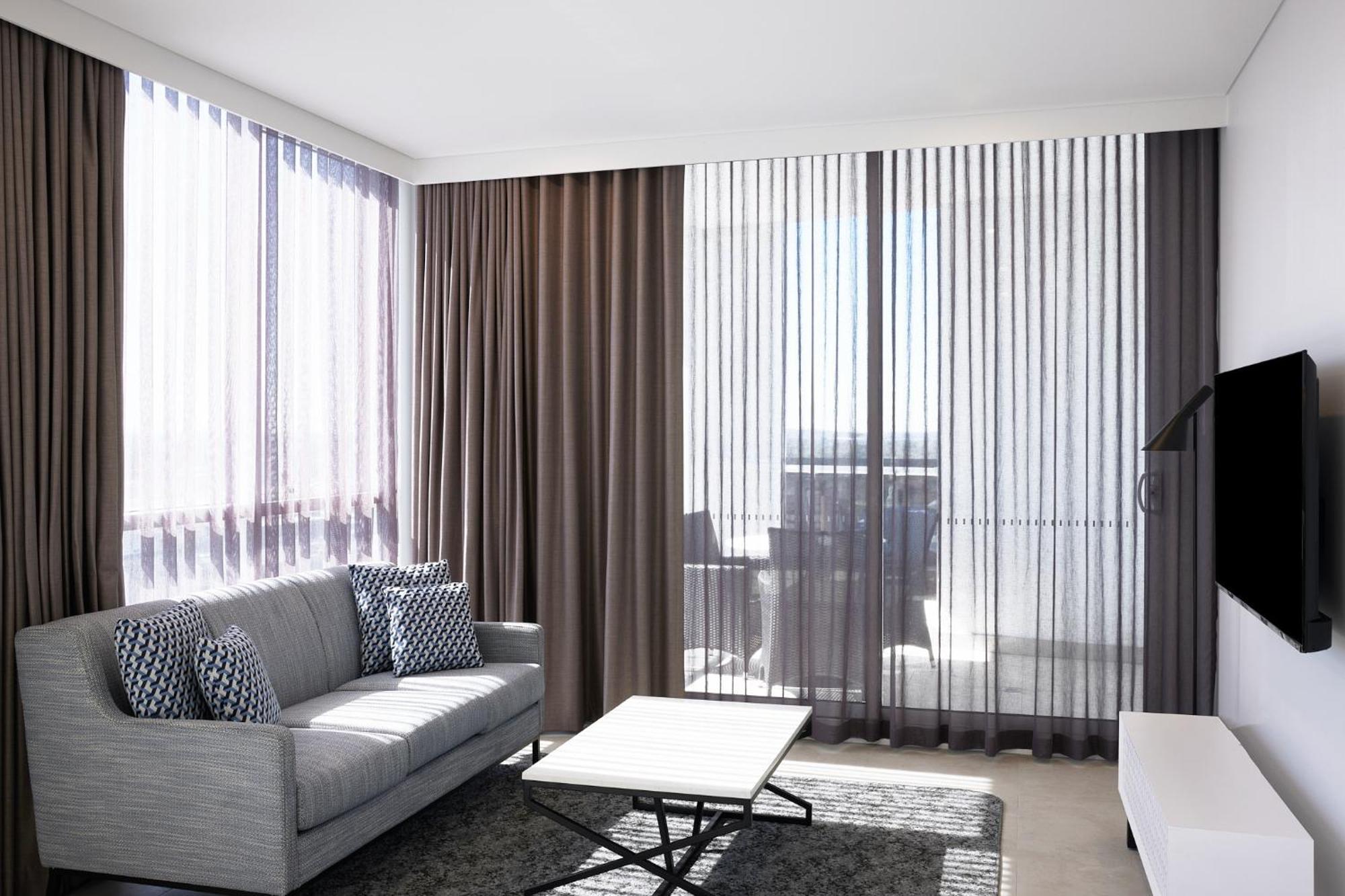 Meriton Suites Liverpool Esterno foto Curtains