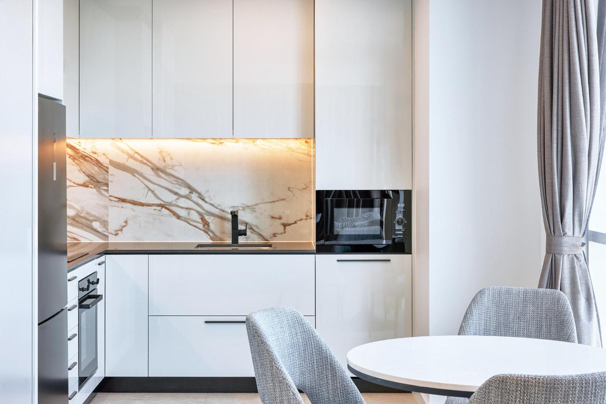 Meriton Suites Liverpool Esterno foto A kitchen in a private home