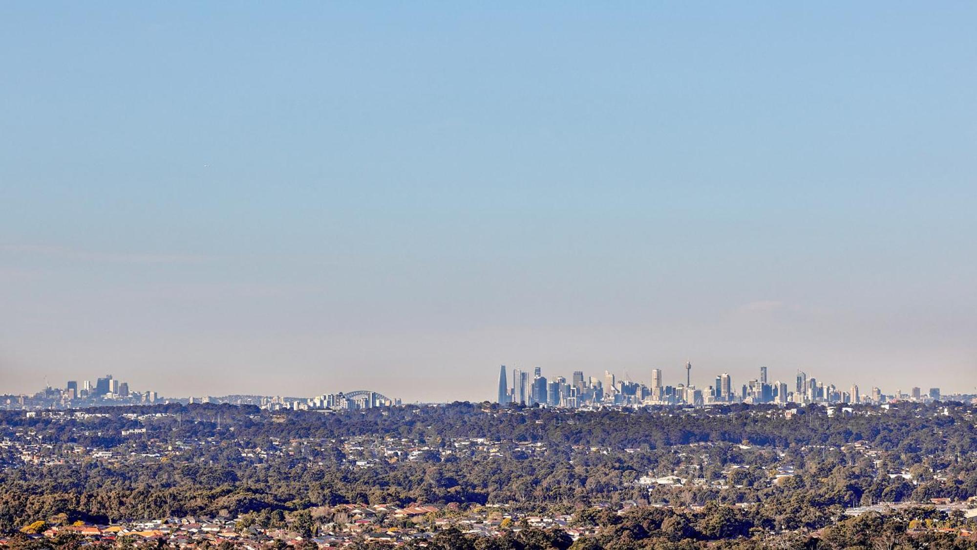 Meriton Suites Liverpool Esterno foto Brisbane CBD from the west