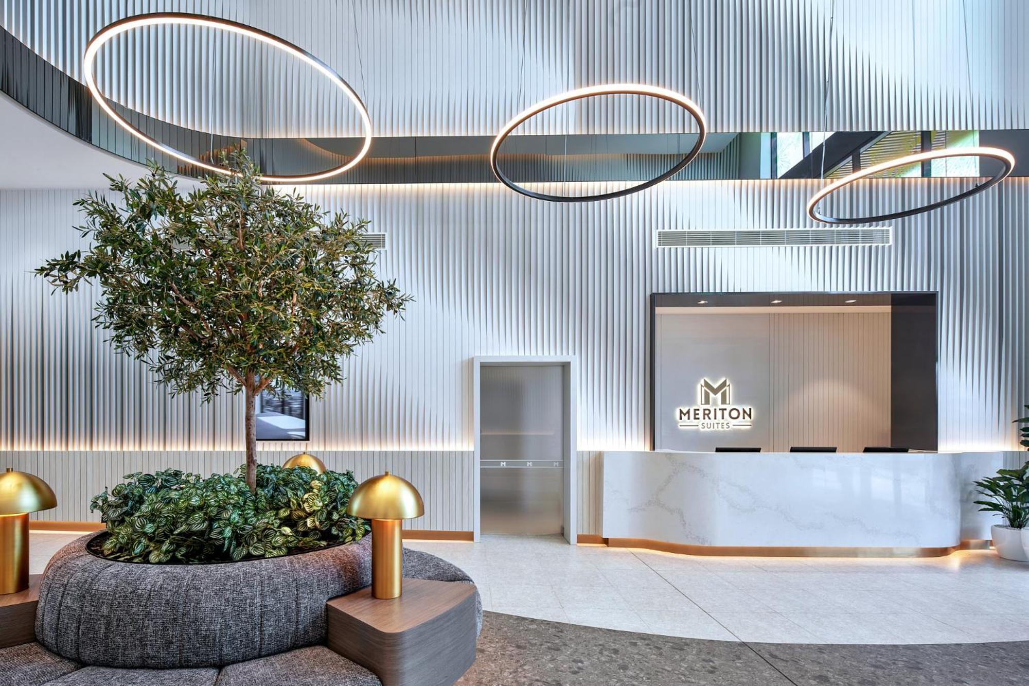 Meriton Suites Liverpool Esterno foto The lobby of the hotel