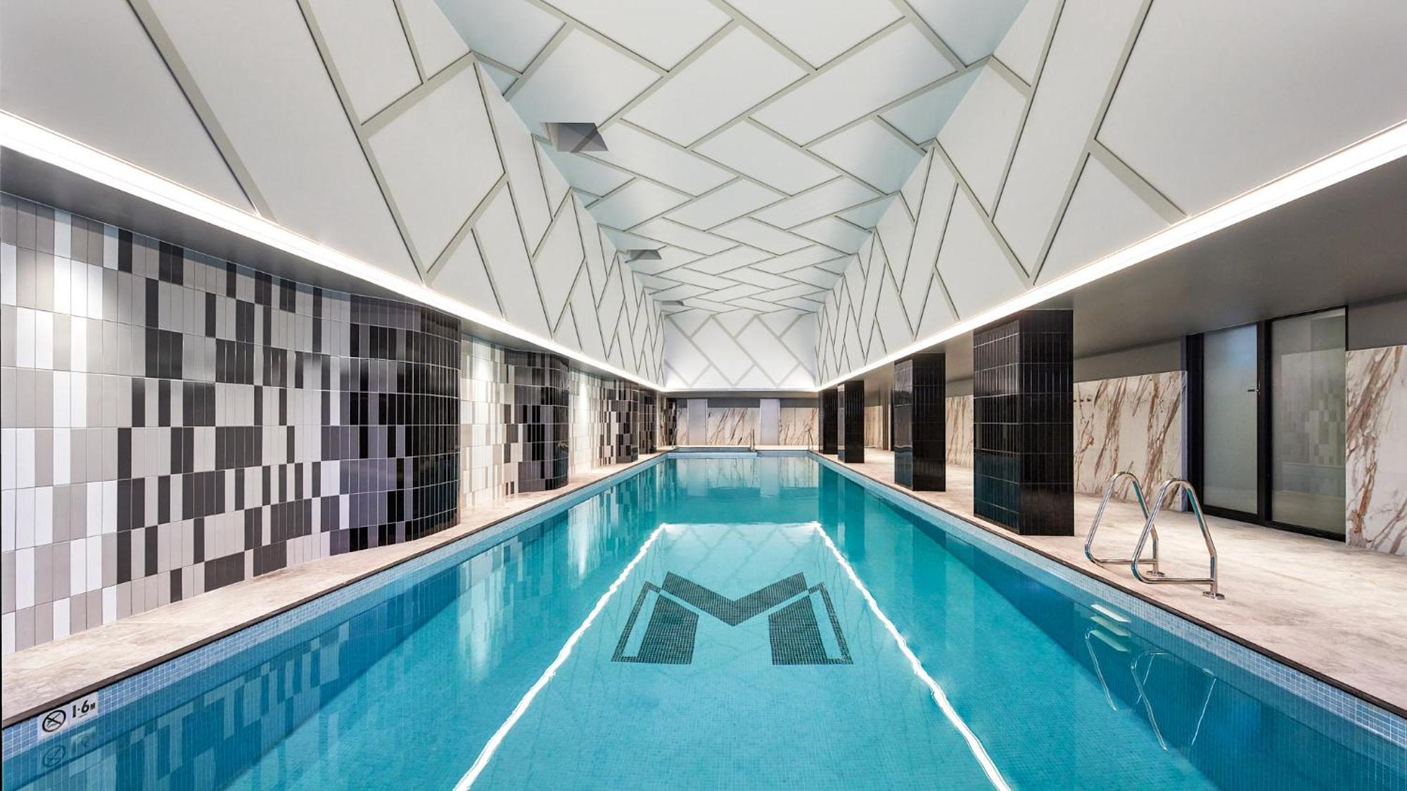 Meriton Suites Liverpool Esterno foto The pool at M on Mary